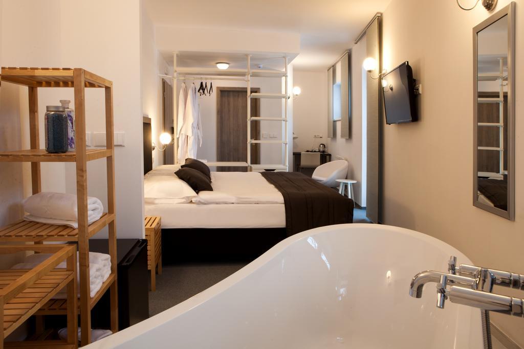 Hotel Koruna Chlumec nad Cidlinou Kültér fotó