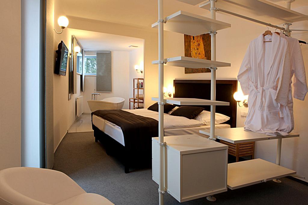 Hotel Koruna Chlumec nad Cidlinou Kültér fotó