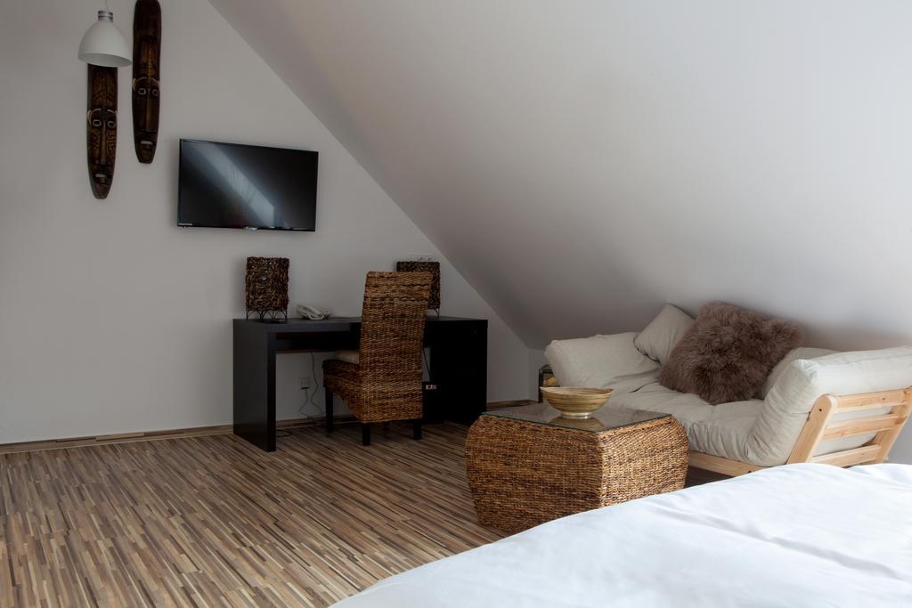 Hotel Koruna Chlumec nad Cidlinou Kültér fotó