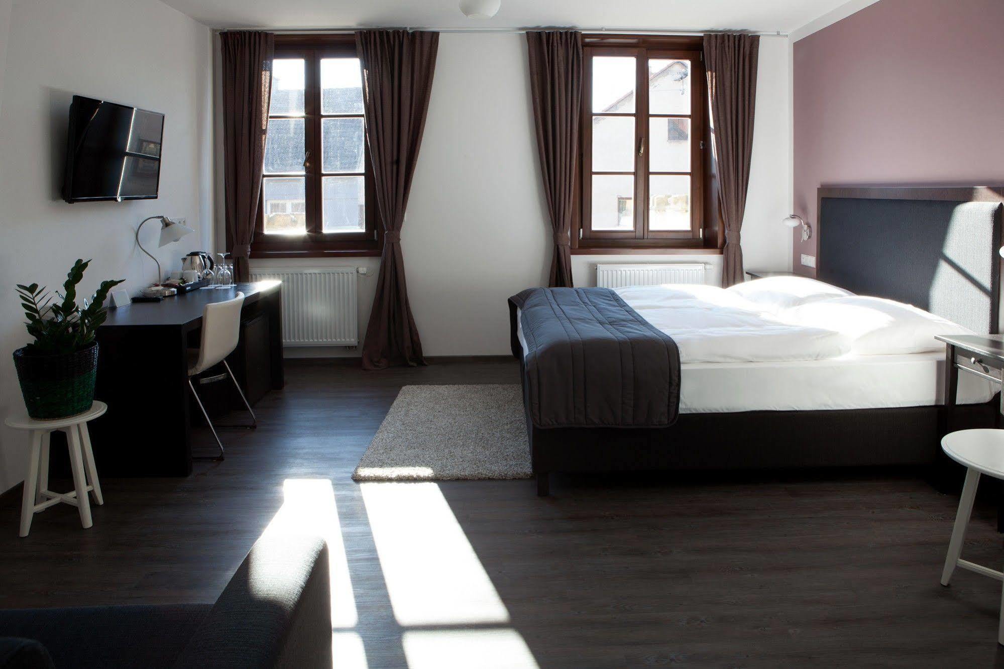Hotel Koruna Chlumec nad Cidlinou Kültér fotó