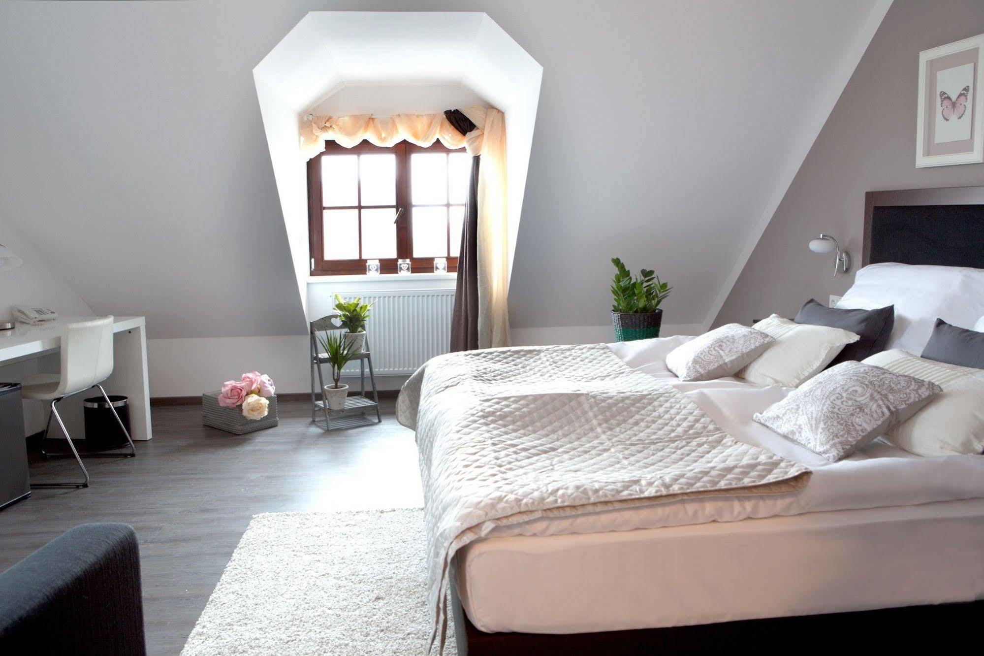 Hotel Koruna Chlumec nad Cidlinou Kültér fotó