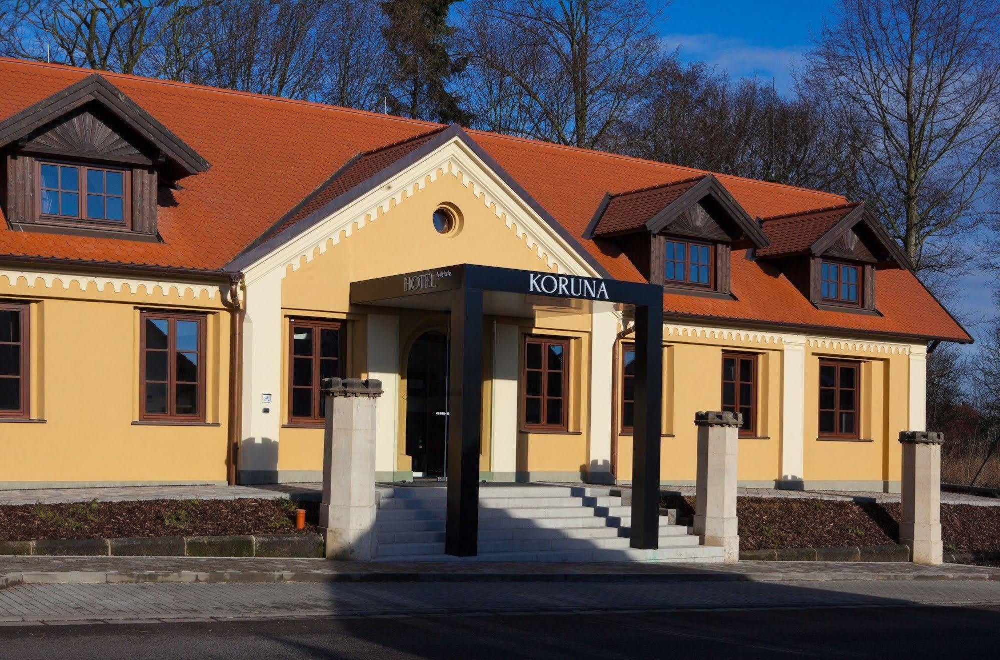 Hotel Koruna Chlumec nad Cidlinou Kültér fotó